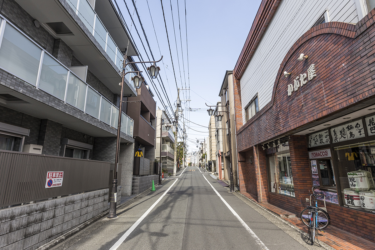 ④次の信号まで「直進」します。(かがた屋酒店さんを通過)